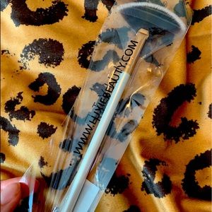 BRAND NEW‼️LUXIE 560 Medium Fan Brush